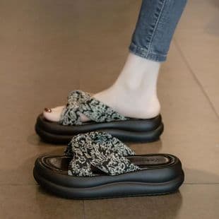 Chinese Style Women's Slippers Summer Outdoor 2026 New Thick Sole Casual Beach Sandals Fashion Versatile One-Strap Slides