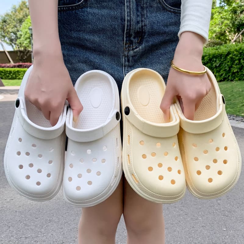 New Breathable Outdoor Low Heel Clogs 2026 Summer Cartoon Cute Couple Closed-Toe Sandals