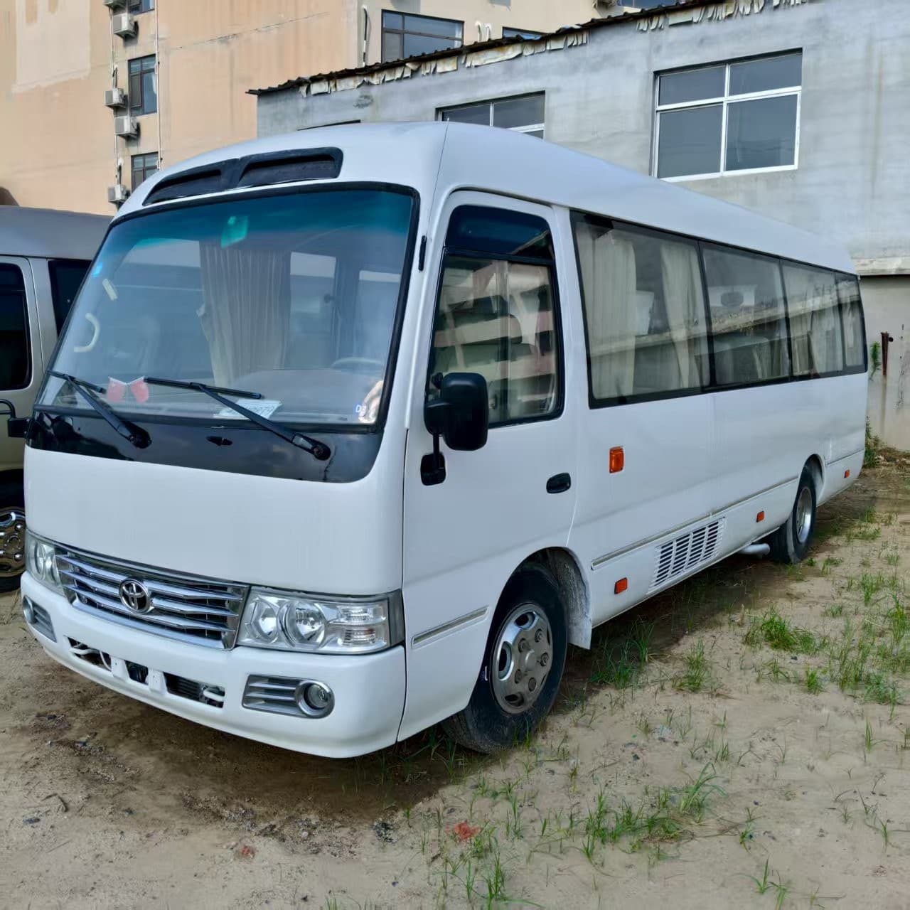 Export to Africa Coaster Small and Medium-sized Bus 19-Seat 23-Seat Comfortable Seats Business Luxury Bus