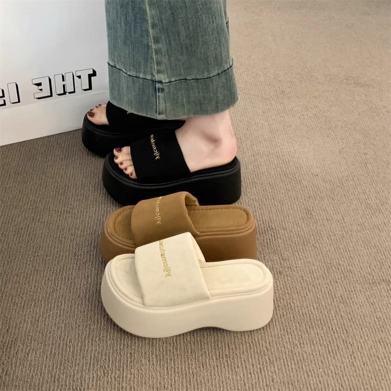 Thick-Soled Summer Slide Sandals for Women 2026 New Trendy Fashionable Versatile Height-Increasing One-Band Slip-Ons