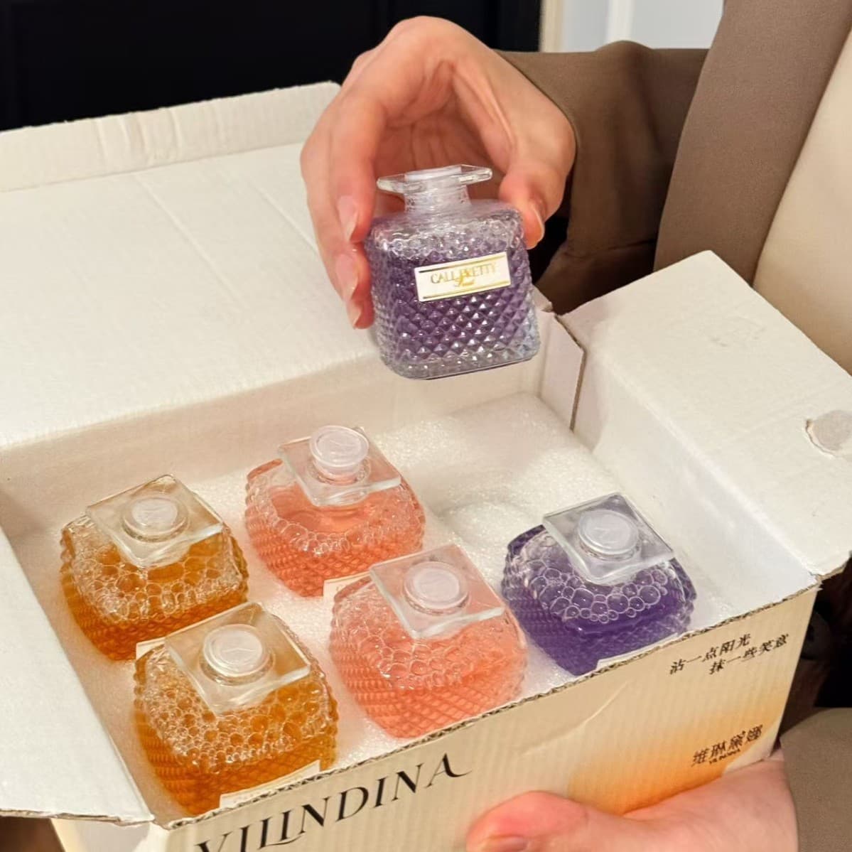 Verinda Flameless Aromatherapy Set: Lavender, Peach, Ebony, and Sandalwood - Room Freshener and Deodorizer Gift