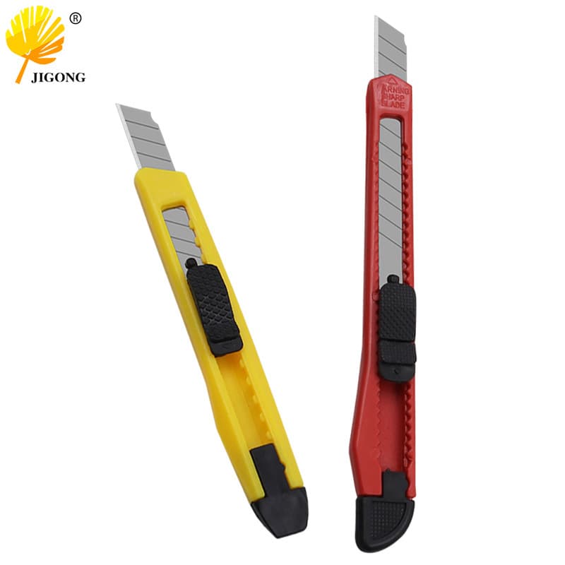 Small plastic utility knife, detachable office supplies paper cutter, student stationery craft tool knife, wallpaper cutter.