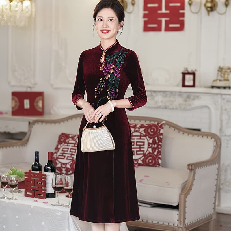 High-End Mother's Wedding Dress, Wedding Attire Suitable for Daily Wear, 2024 New Young Style Cheongsam for Mothers-in-Law