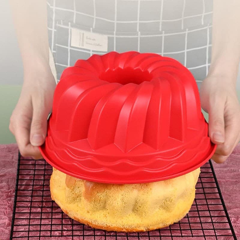 Cross-border 9-inch Savarin Chiffon Cake Mold Wholesale Silicone Spiral Hollow Pumpkin Cake Mold Baking Tool