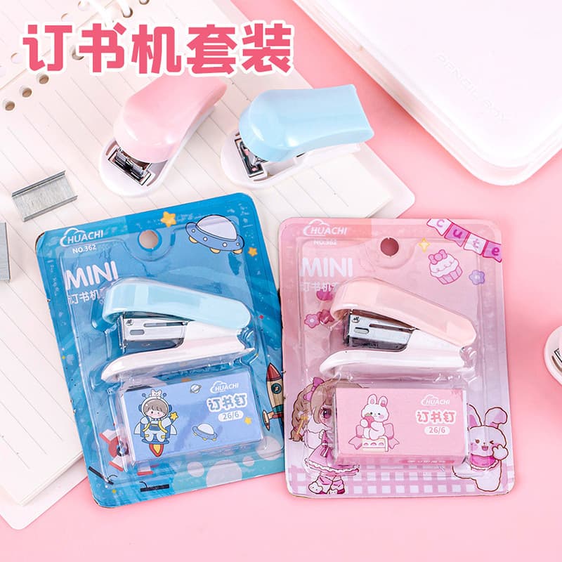 Cartoon Cute Mini Portable Stapler, Effortless Small Stapler for Students, Children's Stationery Supplies Wholesale
