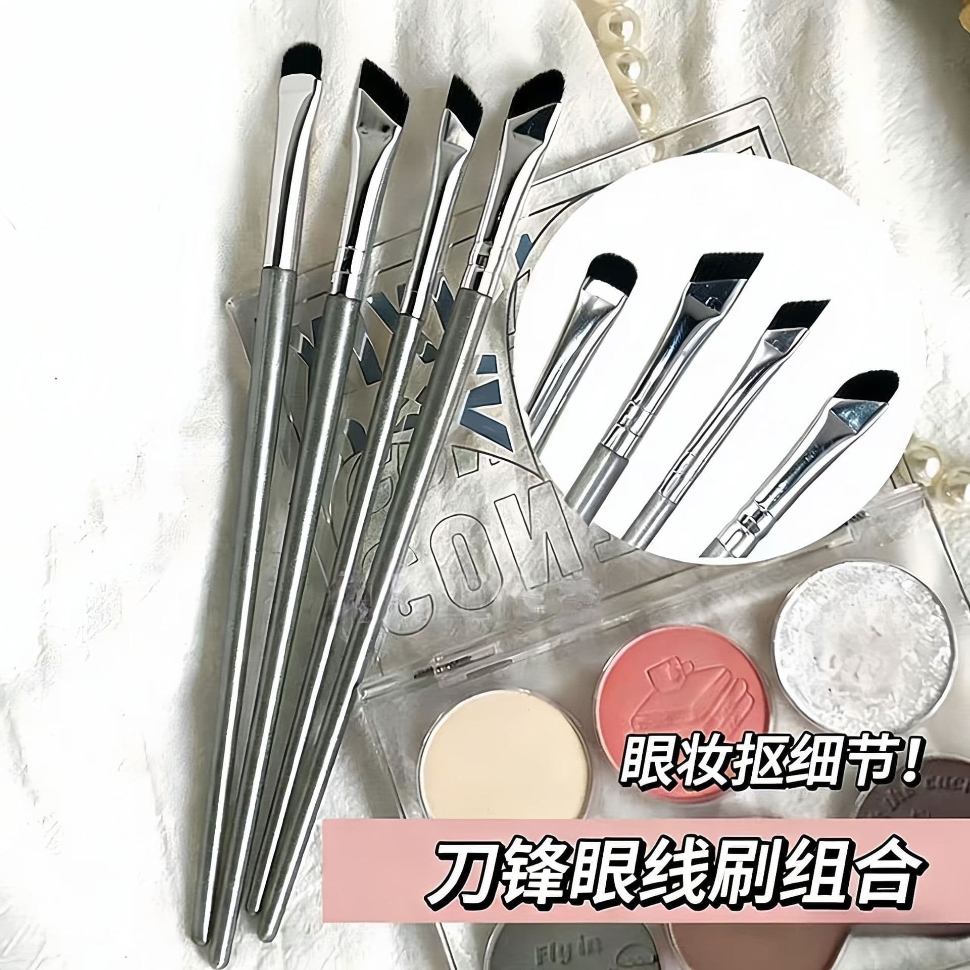Huge easy-to-use angled blade soft-bristled brush, extremely fine novice eyeliner brush to draw eyeliner down to lying silkworm detail eyebrow brush