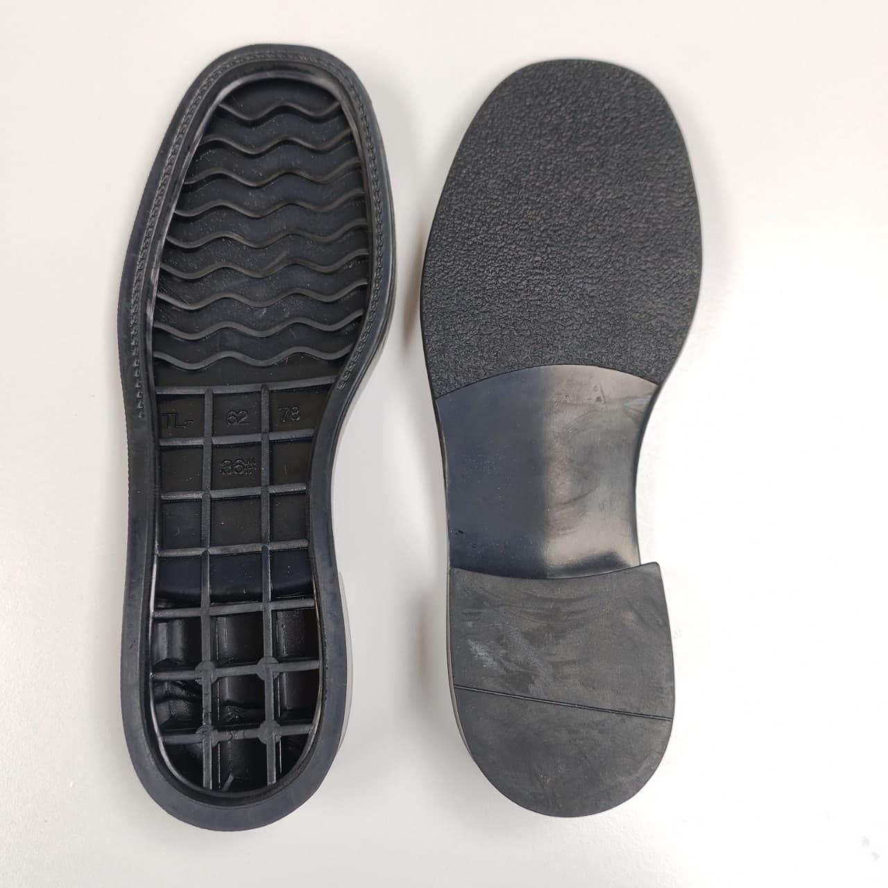 Women's chunky rubber loafers with thick heels, British style leather shoes and boots, with non-slip and wear-resistant rubber soles.