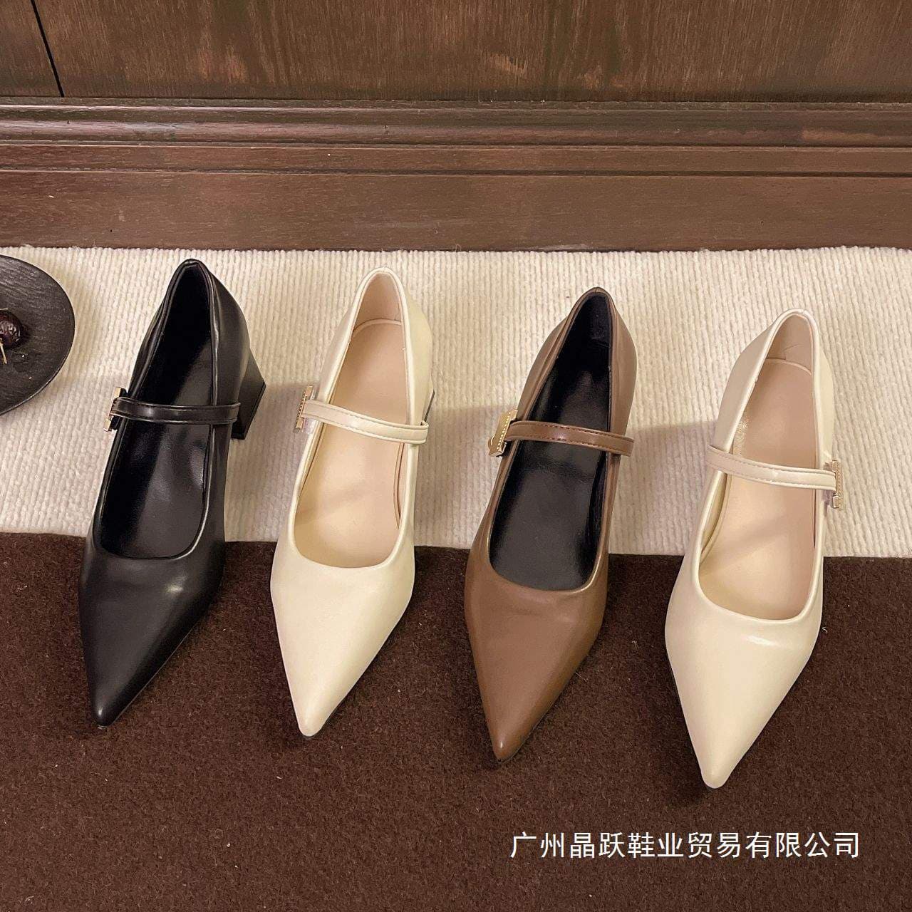 French pointed brown Mary Jane small leather shoes for women 2025 autumn with skirt and high heel design shoes