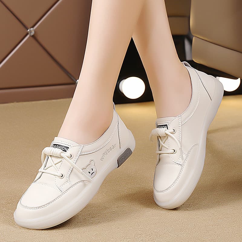 Shallow mouth white shoes for women 2026 new style bear embroidered one-leg non-slip casual sneakers, lightweight and non-tiring women's shoes
