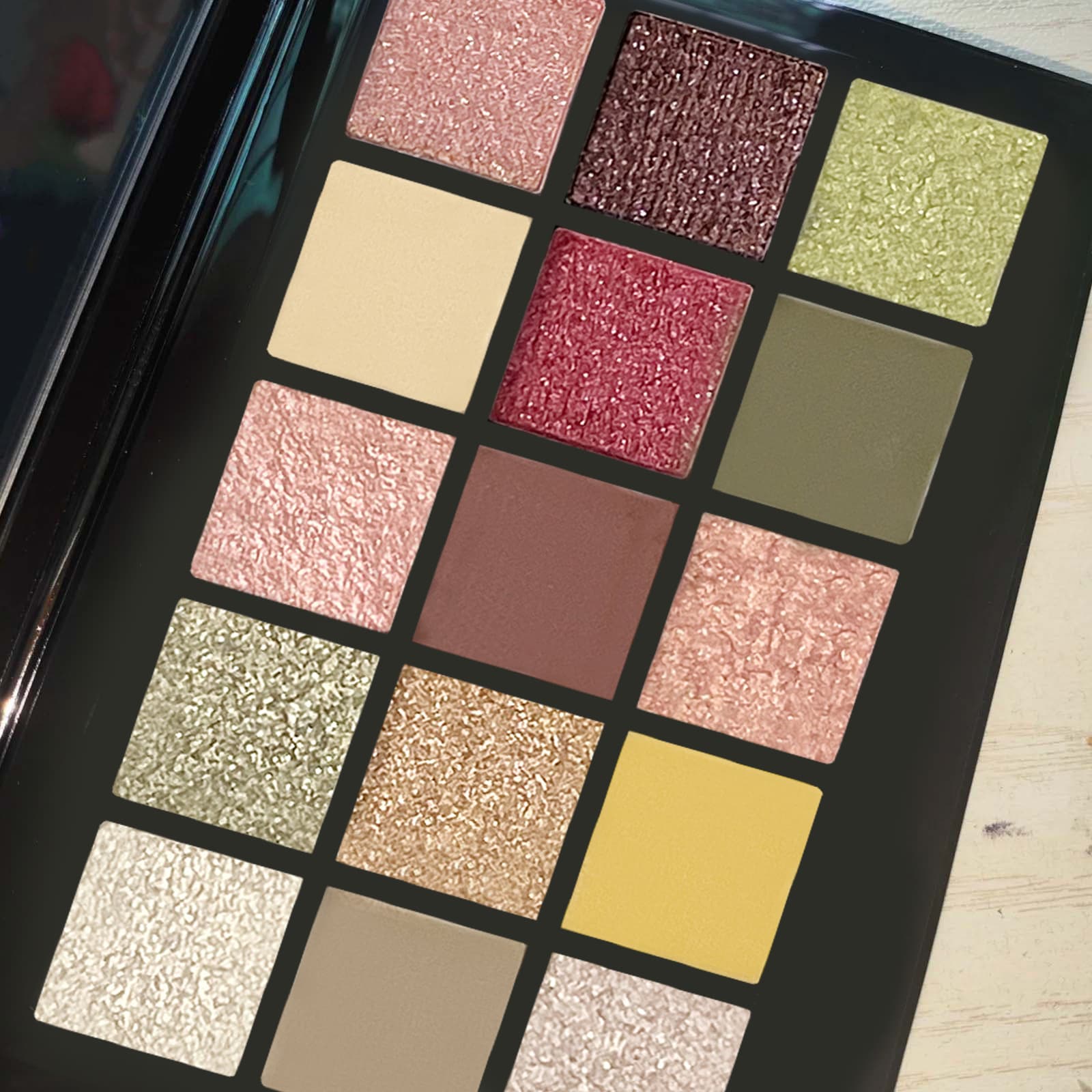 Kapeine 15-Color Alien Eye Shadow Palette Pearlescent Matte Makeup Niche European and American 2025 New Cross-Border Exclusive Supply