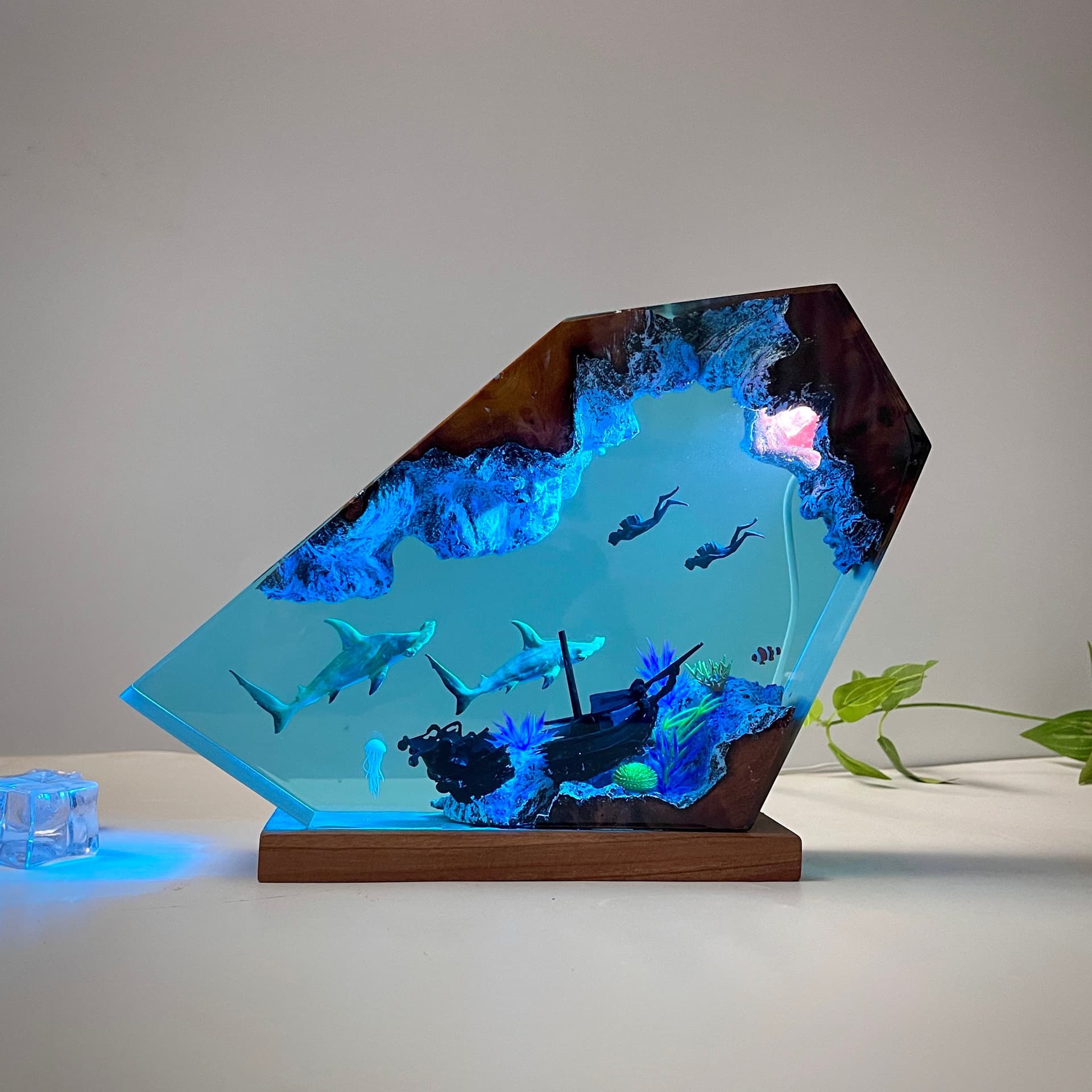 Ocean Style Hammerhead Shark Diver Lamp Epoxy Resin Wood Art Lamp Vintage Home Decor Gift