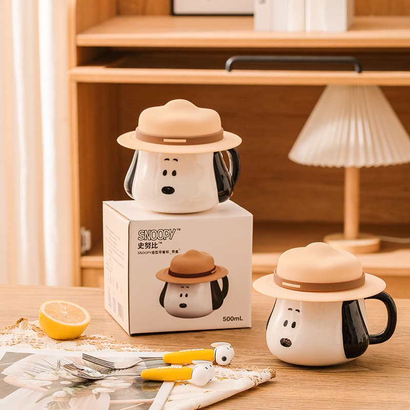 Snoopy Ceramic Mug with Handle, Breakfast Coffee Cup, Creative Covered Straw Hat Gift, Wholesale Cute Style, Made in Guangdong, China
