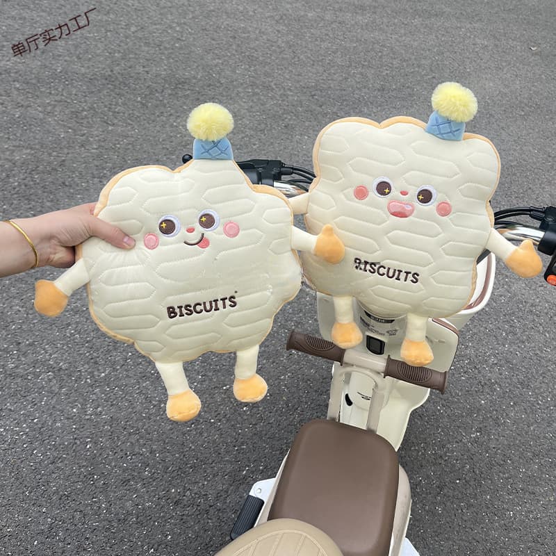 Electric vehicle anti-collision pad, child seat headrest, universal, cartoon-style, thickened anti-collision headrest, suitable for all seasons.