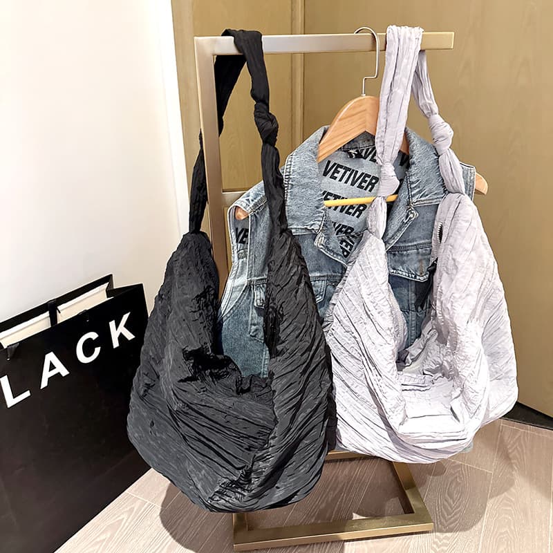 Niche design custom bag Korean unisex large capacity pleated cloth bag cloud crossbody bag literary large bag
