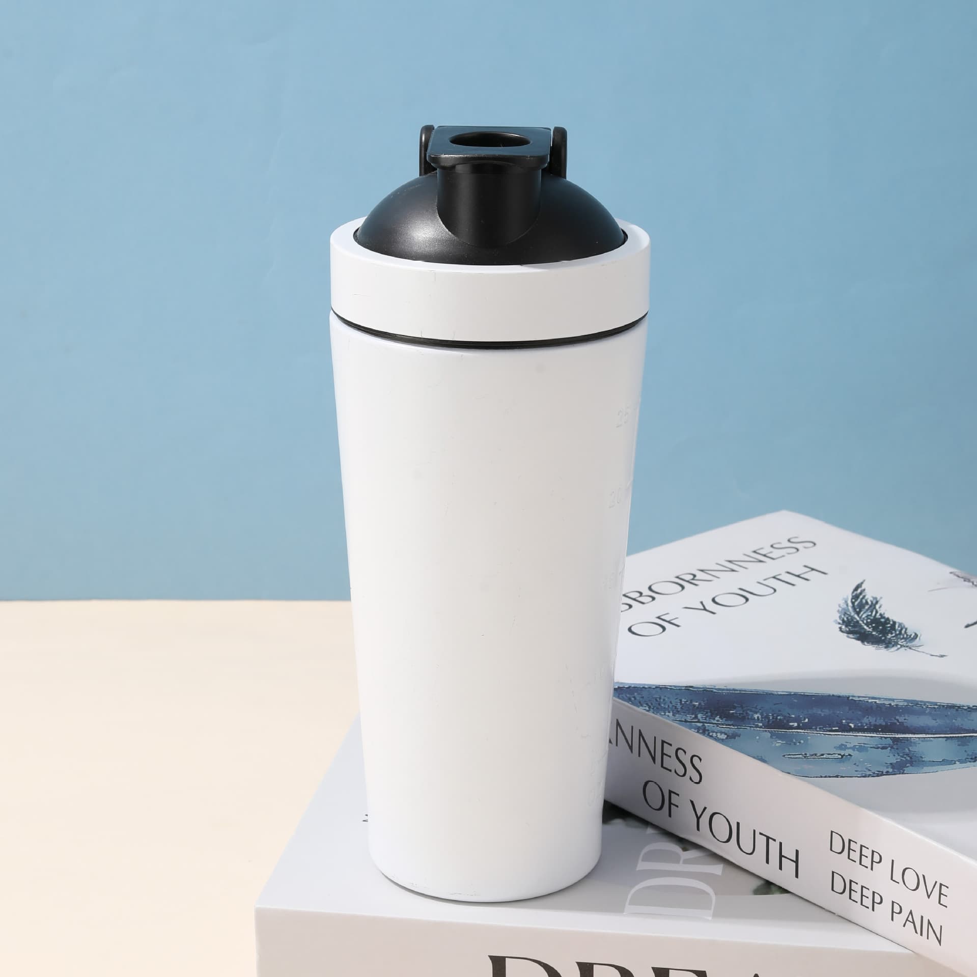 Single-Layer Large Capacity 304 Stainless Steel Shaker Cup for Milkshakes, Protein Powder, Fitness Sports Mixing Ball Water Bottle with Scale