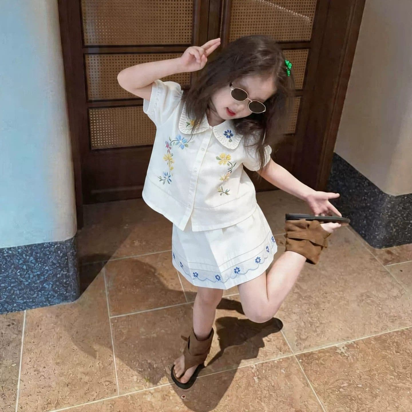Girls' Outfit 2026 New Summer Set, Little Girls' Embroidered Trendy Short-Sleeve Shirt and Skirt Two-Piece Set