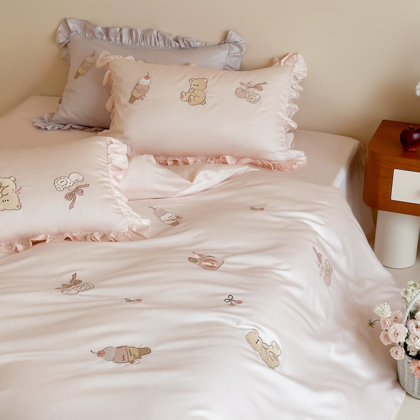 Cute style girly embroidery 100 count pure cotton long-staple cotton four-piece set pure cotton duvet cover sheets soft skin-friendly bedding