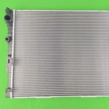 Full range automotive radiator 17118743664, 17118686026 fits 18-year 5 Series