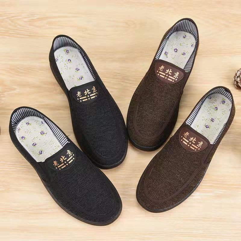 Old Beijing cloth shoes, men's breathable sneakers, casual shoes for middle-aged and elderly people, slip-on work shoes, wholesale and retail men's cloth shoes.
