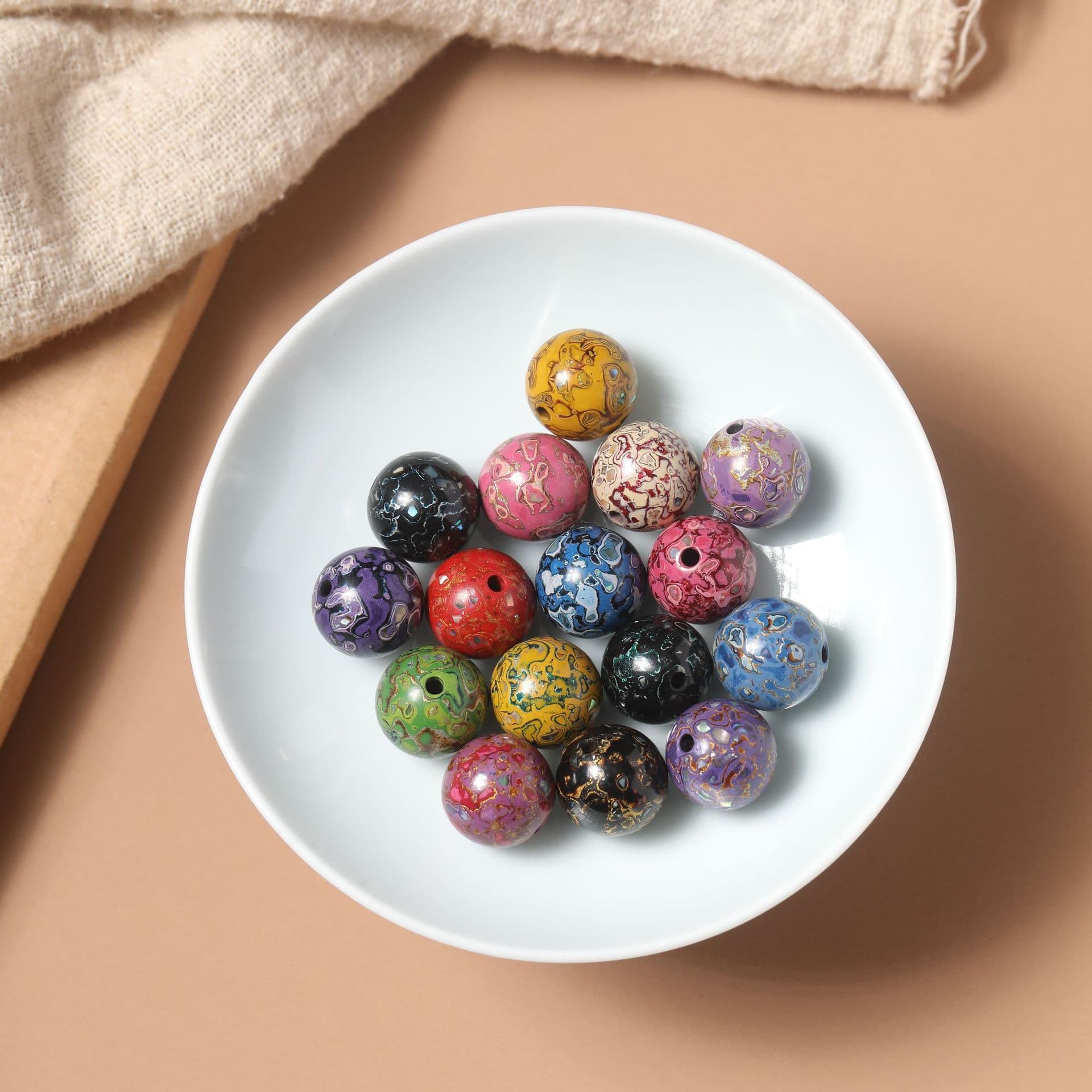 Wholesale of intangible cultural heritage lacquer mother-of-pearl inlaid lacquer beads, new Chinese style DIY beaded bracelets, and other collectible lacquer beads.