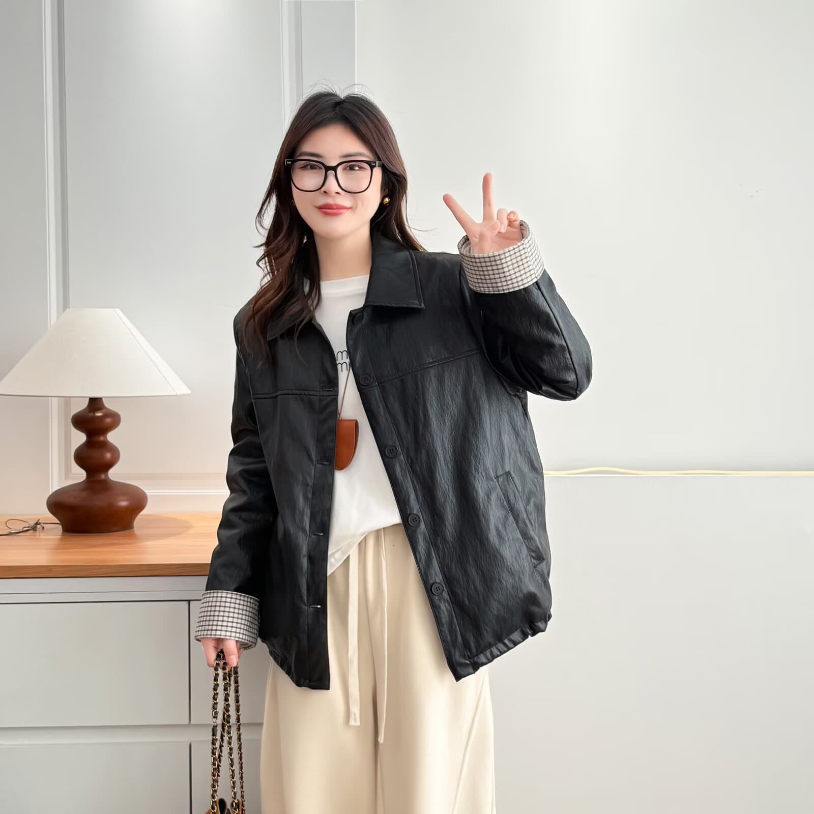 Plus Size Women's Winter New Trendy Faux Fur Lined Windproof Lapel Leather Jacket for 200 lbs Heavy Set Ladies Warm Coat 9018
