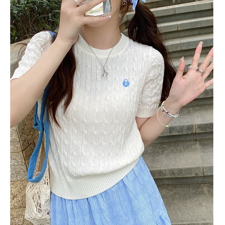 Short-sleeved T-shirt for women in summer, new style, slim and versatile, yellow twist, retro short sweater, foreign style top