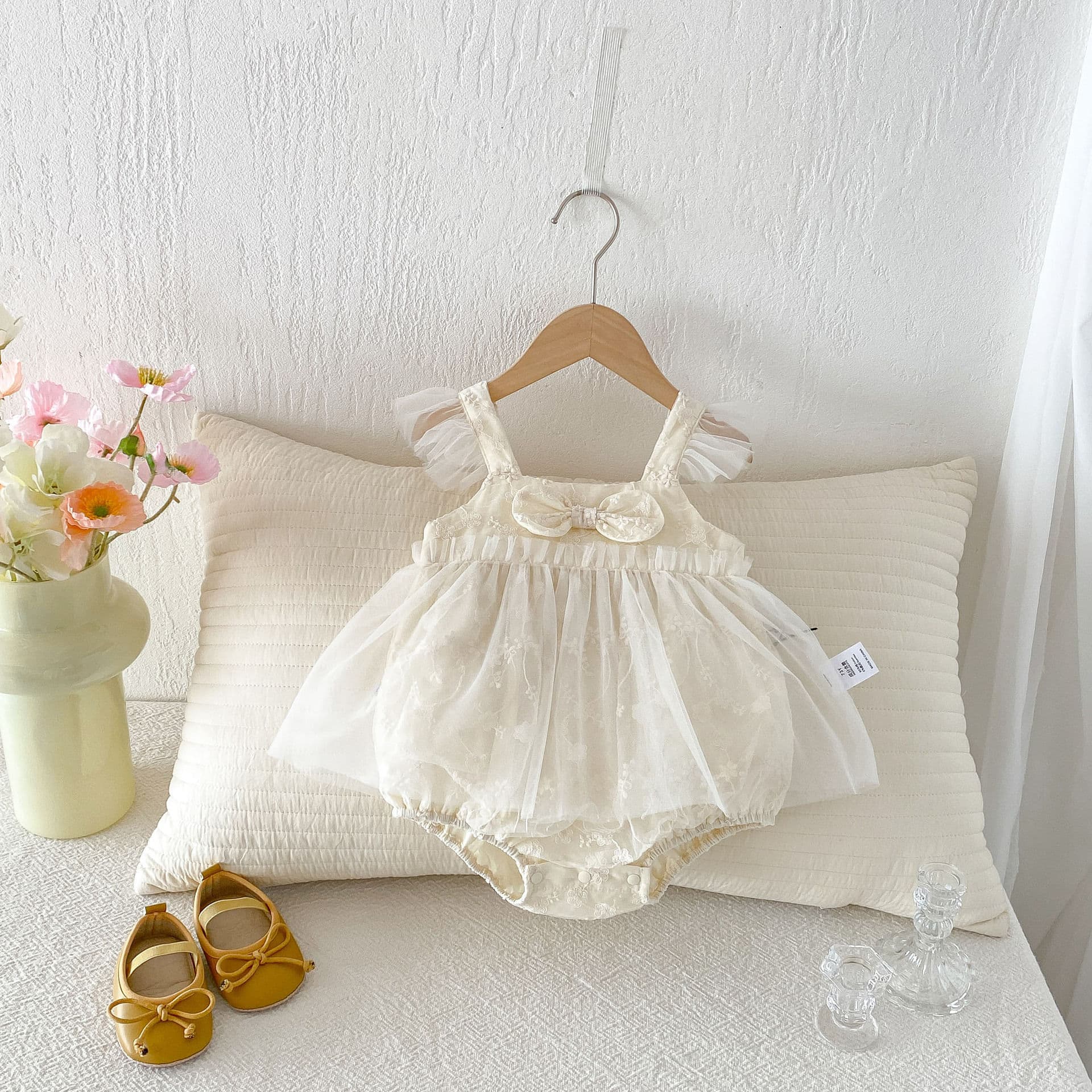 Newborn baby's summer fart-covering clothes, thin princess 100-day-old baby girl's fashionable sling romper skirt summer