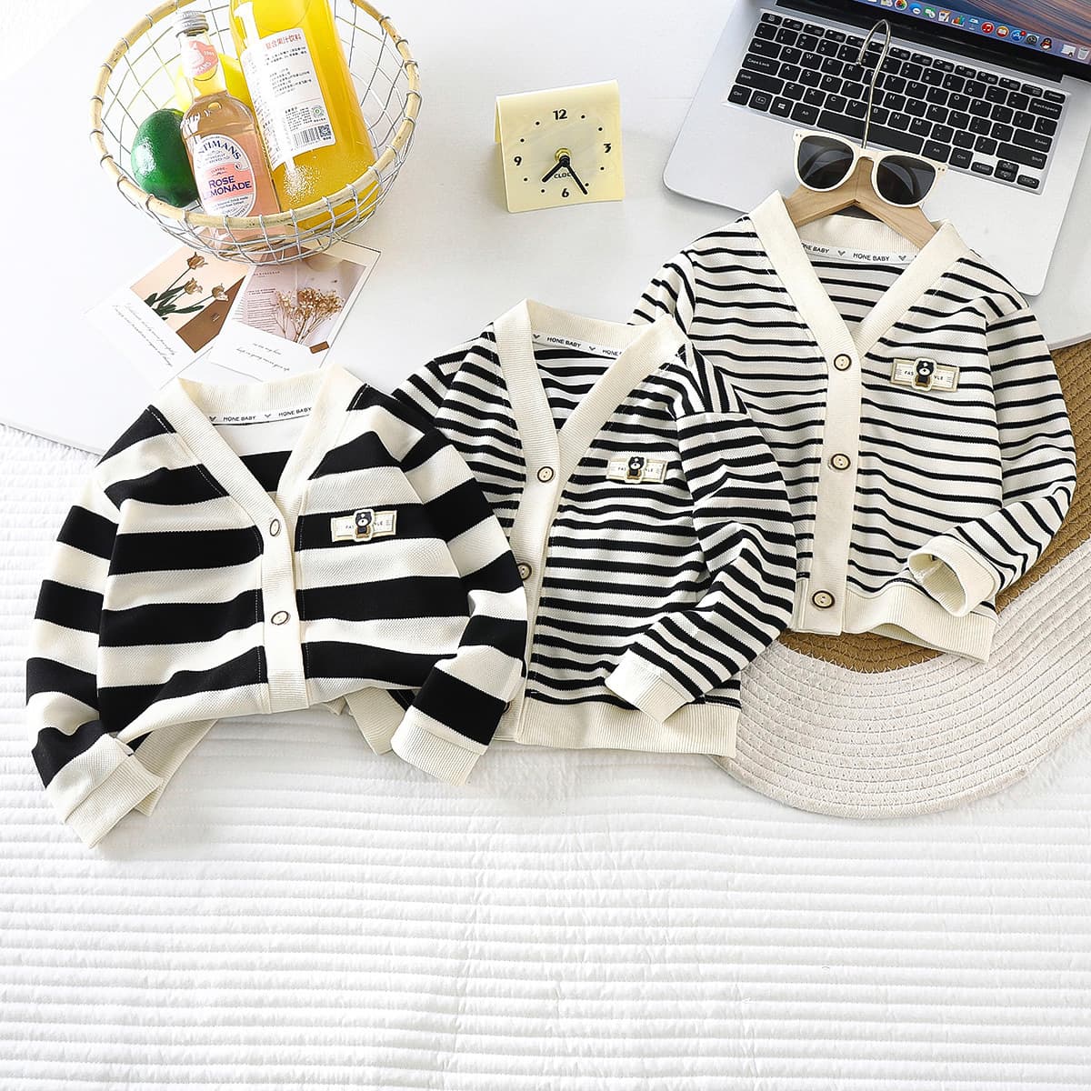 New autumn Korean style striped versatile jacket for boys and girls, long-sleeved top for toddlers and preschoolers.