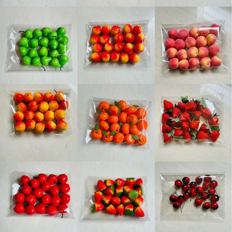 Factory wholesale of realistic mini fruit models, realistic fruit and vegetable props, hair clips, and decorative accessories.