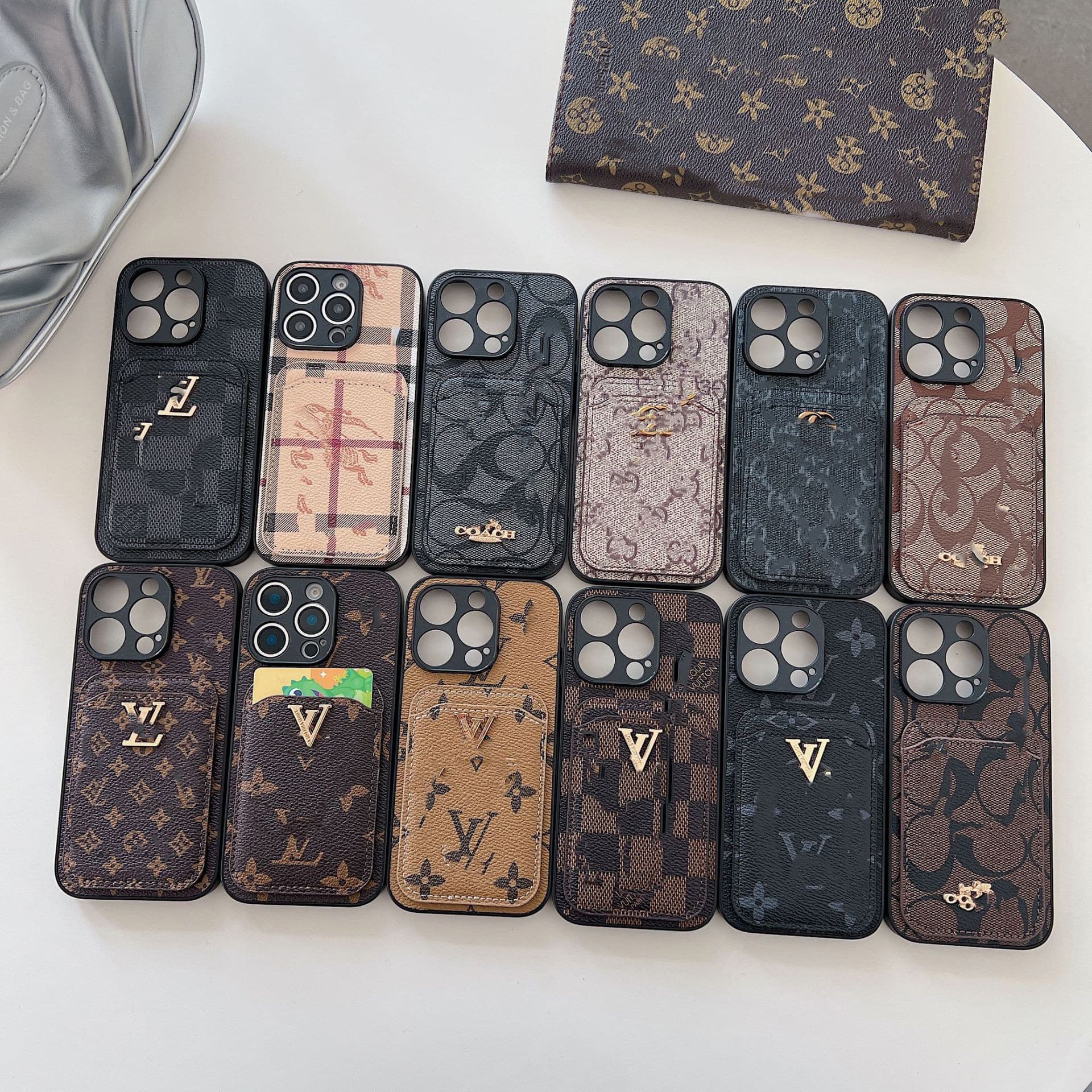 Suitable for iPhone 17 Pro Max Retro Card Holder, Light Luxury Trendy Brand Protective Case, Apple 16 Mobile Phone Case Wholesale