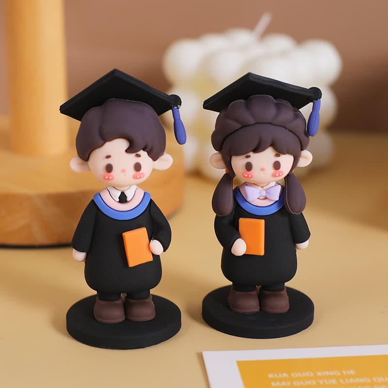 Cartoon Graduation Cap and Gown Boy Girl 3D Soft Vinyl Figure Home Desktop Decoration Graduation Gift