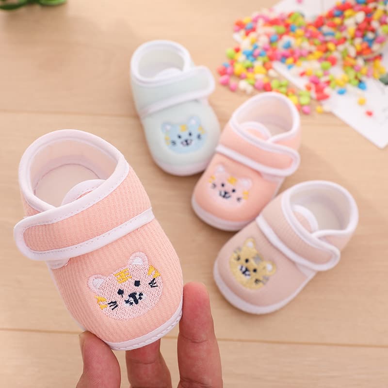 Baby Shoes, Learning to Walk Shoes, Newborn Infant Shoes 0-1 Year Old, Soft Sole Dot Glue Baby Shoes, Autumn Full Moon Baby Products