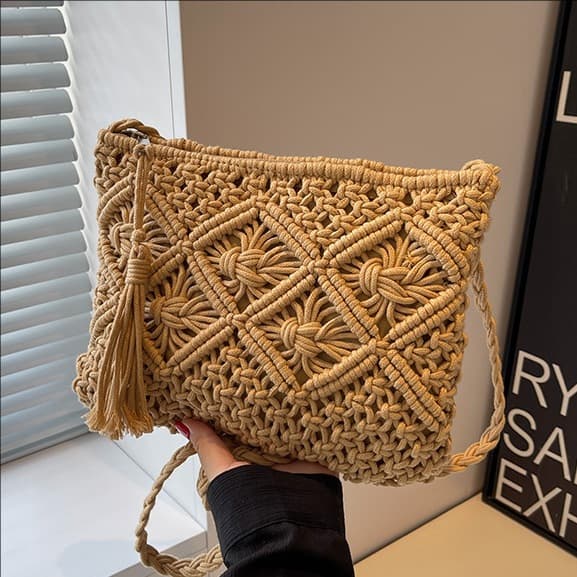 Hollow Craft Handmade Woven Bag Women's 2025 Summer New Vacation Seaside Straw Woven Bag Fashionable Travel Beach Bag