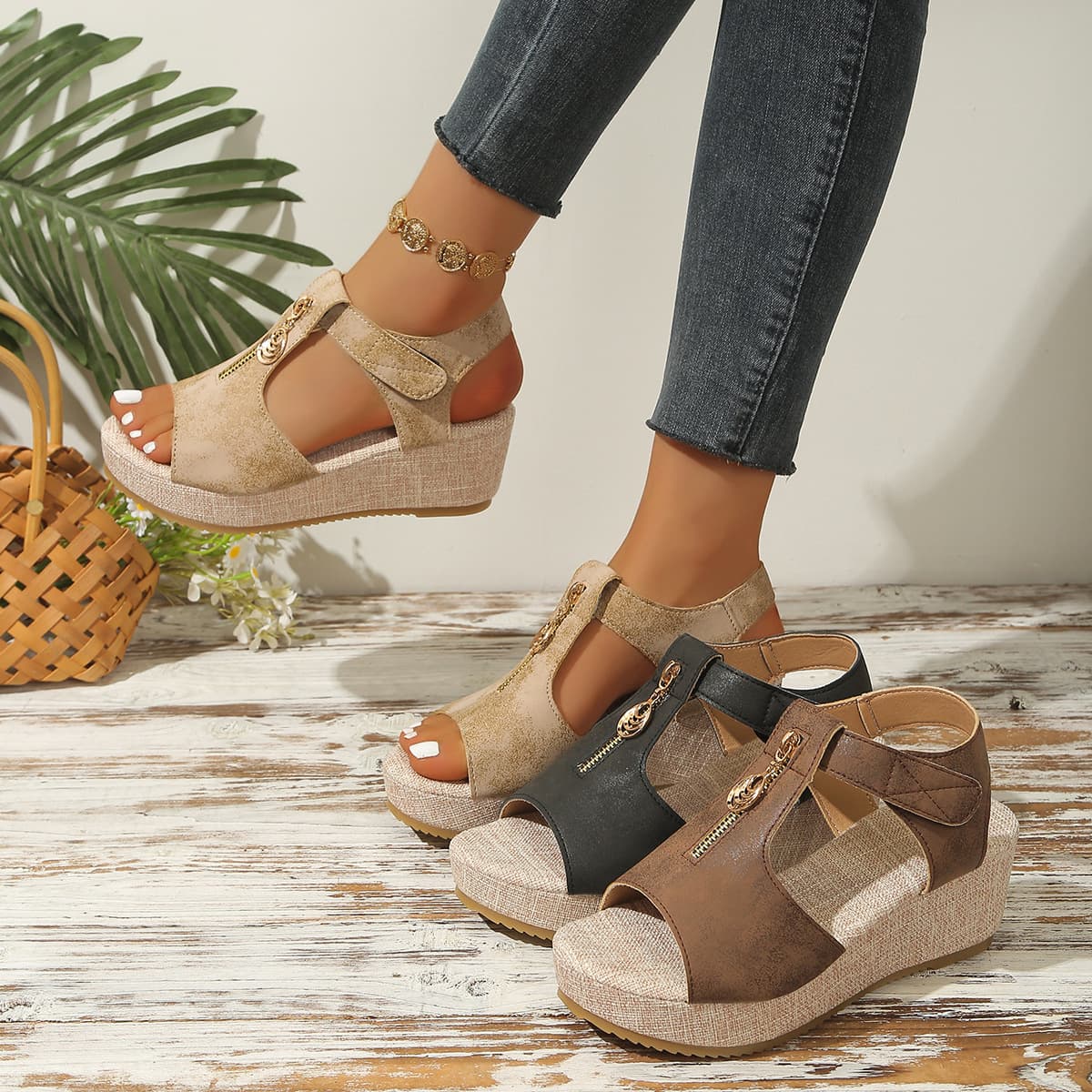 Sandals women's wedge heel 2026 new summer one-word buckle flat heel simple Korean version versatile casual cross-border fish mouth cool women
