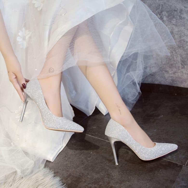 Silver Bridal Flat Shoes, Versatile Bridesmaid Heels, Thin Heel, Ins Fairy Style, Pointed Toe, Elegant Light-Colored High Heels for Women