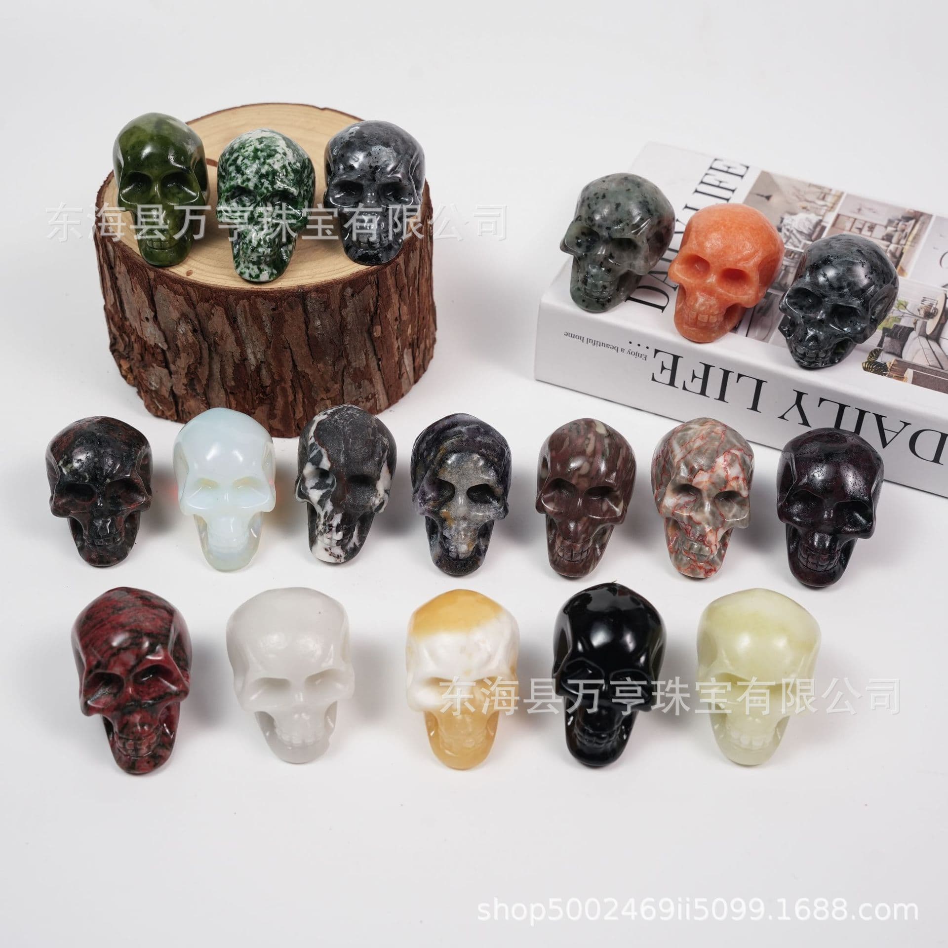5cm Natural Crystal Skull Carving, Skull Ornament for Hand-Held Play, Crystal Skulls