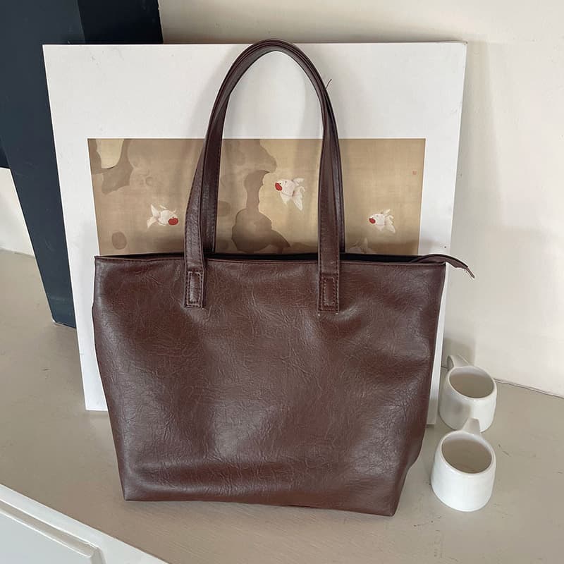 Casual shoulder bag for women 2026 new original work and class commuting soft leather bag large capacity simple tote bag