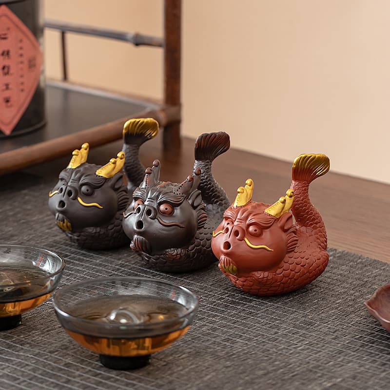 Purple pottery tea pet spit bubble dragon ornaments to attract wealth and raise ancient dragon fish Pixiu tea tray tea table Kung Fu tea set accessories
