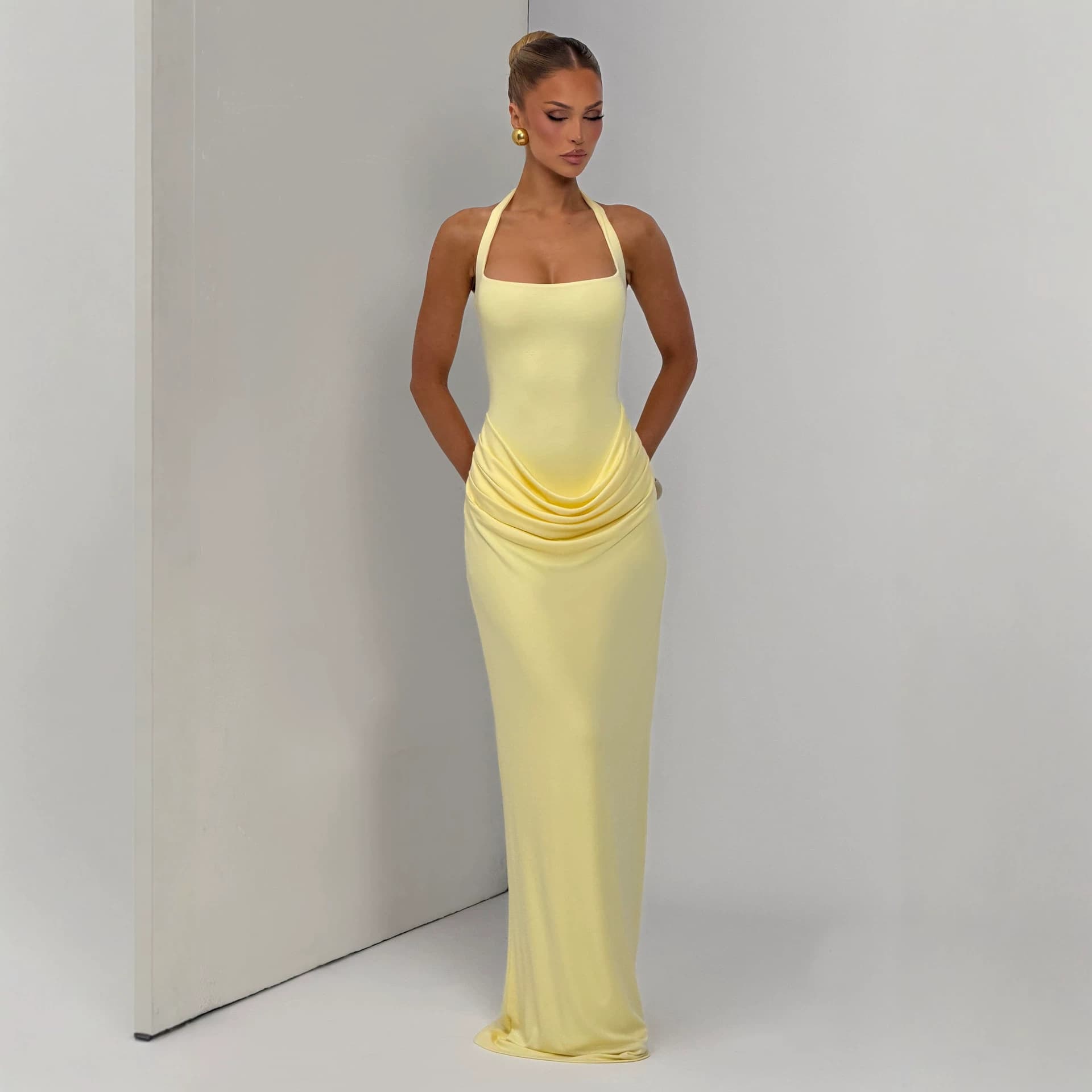 Amazon 2026 European and American new style halter neck strap pleated hip-covering floor-length stretch tight waist dress long skirt