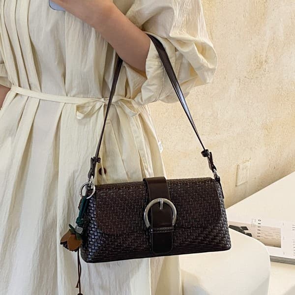Cross-border retro woven pattern small square bag for women 2026 autumn and winter new fashion texture large capacity single shoulder crossbody bag