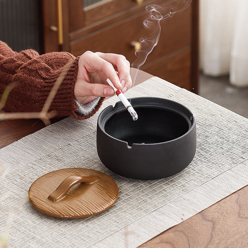 Ceramic Large Ashtray with Lid Anti-Fly Ash Personality Trendy Home Living Room Office Retro Large Ashtray