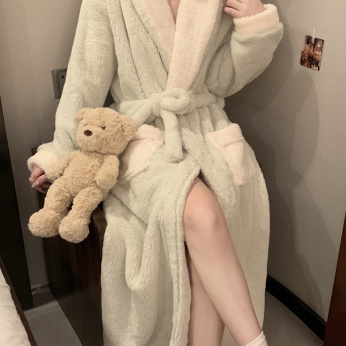 2025 New Style Women's Nightgown Autumn Winter Coral Fleece Thickened Flannel Bathrobe Long Pajamas Home Wear Winter