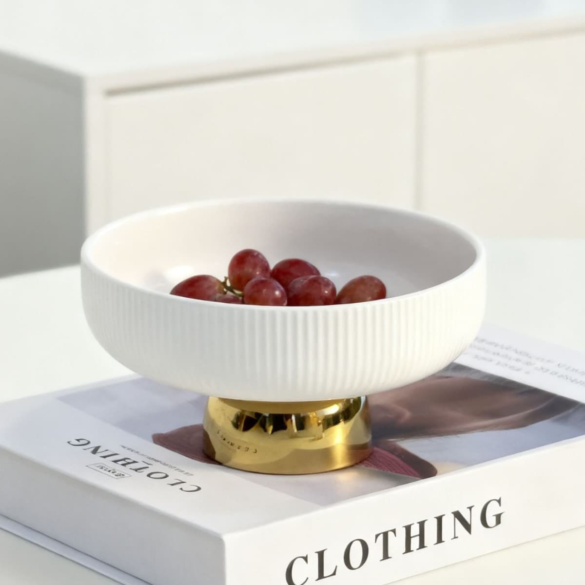 High-end ceramic tall fruit plate, household fruit plate, dried fruit plate, refreshment plate, living room coffee table, light luxury high-end fruit plate