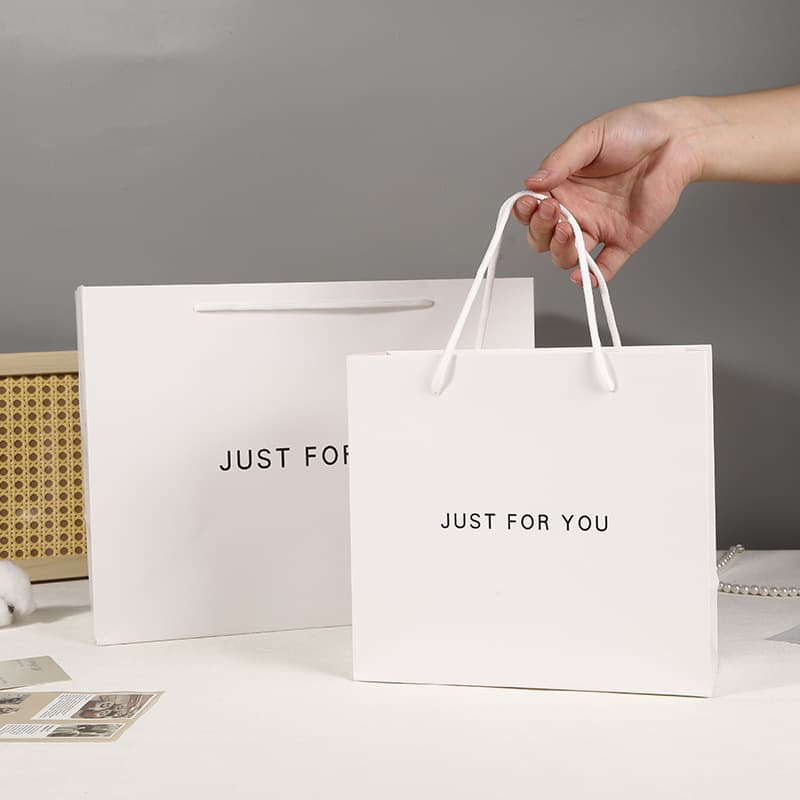 Simple White Handbag Thickened White Card Gift Bag Clothing Store Tote Bag In Stock Ritual Sense Gift Wrapping Bag