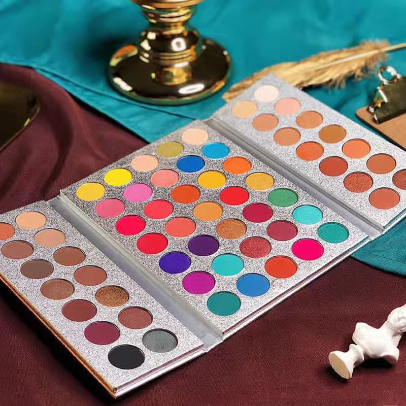 New In Stock 63-Color Three-Fold Eyeshadow Palette Matte Shimmer Glitter Easy to Apply Makeup Artist Eyeshadow Palette Factory Wholesale
