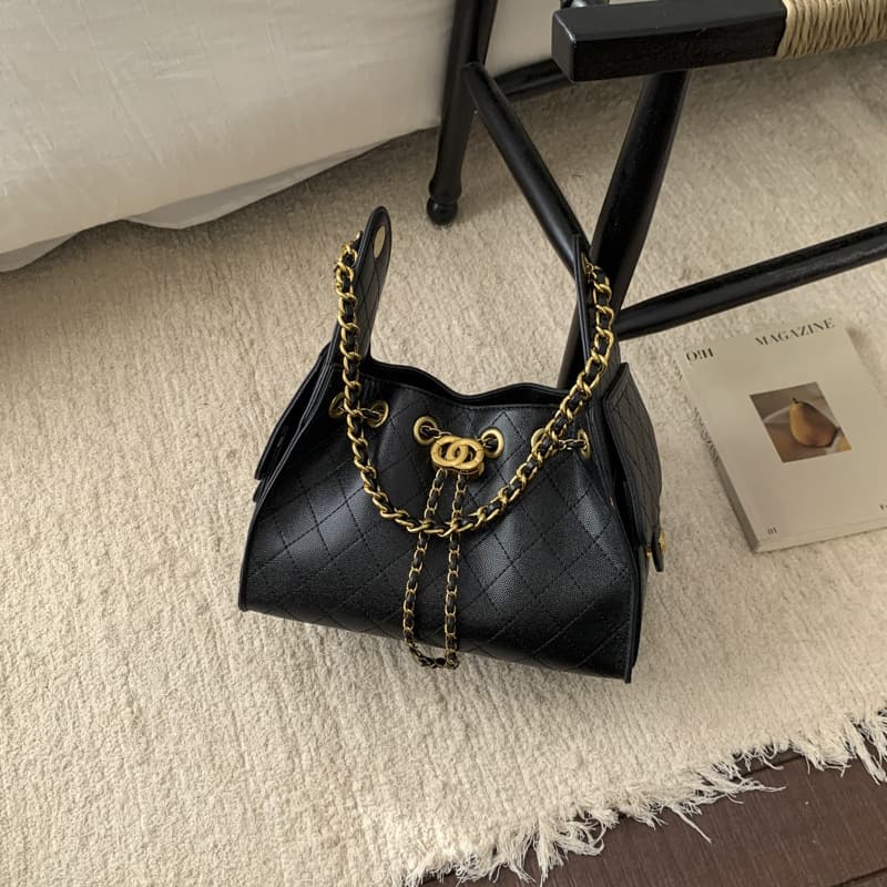 Popular Large-Capacity Quilted Embroidery Bag for Women, Light Luxury Chanel-Style Shoulder Bag, Underarm Bucket Bag, Handbag for Commuting