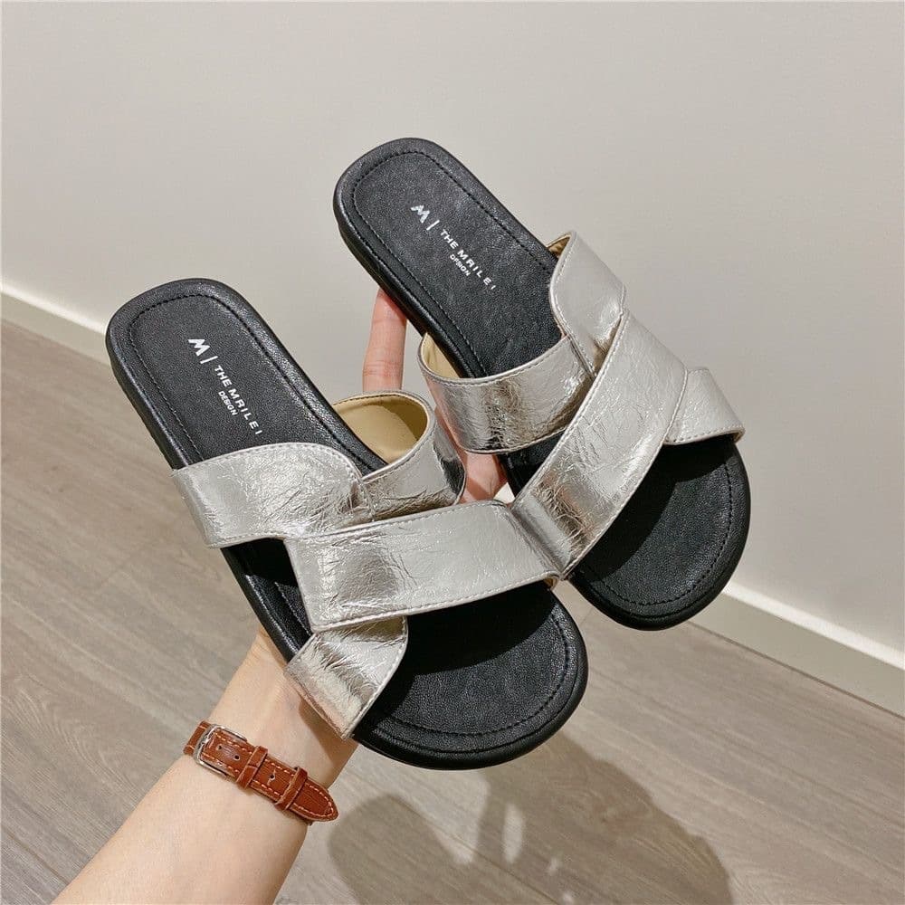 Retro Minimalist Flat Sandals for Women 2025 Summer New French Style Soft Sole Outdoor Ins Beach Cross Strap Slippers