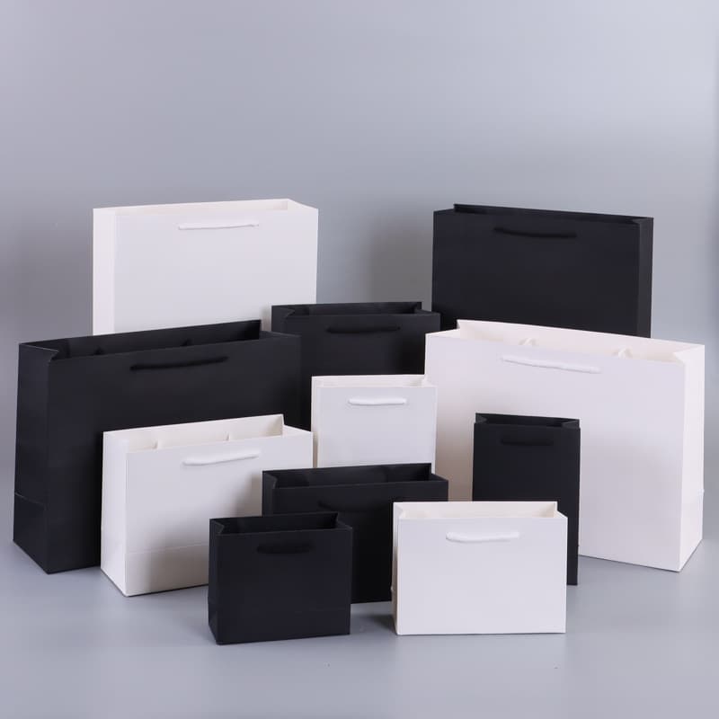Spot black gift bag paper bag customized clothing handbag wholesale white card black card paper bag can be printed with LOGO