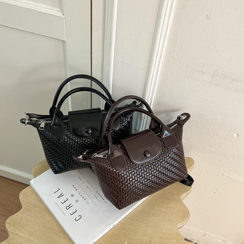 Korean style simple and versatile new 2026 woven single shoulder small dumpling bag fashionable bucket bag simple and versatile crossbody bag