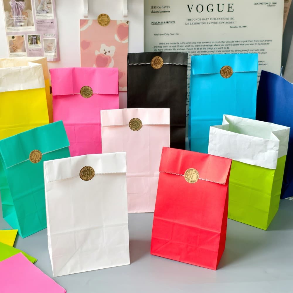 Stock DIY Colored Kraft Paper Gift Bags Folded Mouth Pastry Candy Flat Mouth Packaging Bags Square Bottom Kraft Paper Vertical Style